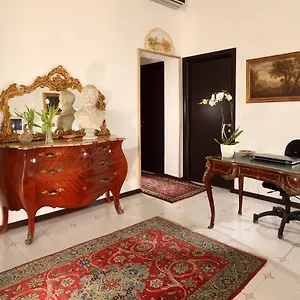 Roma Central Guest House Konukevi